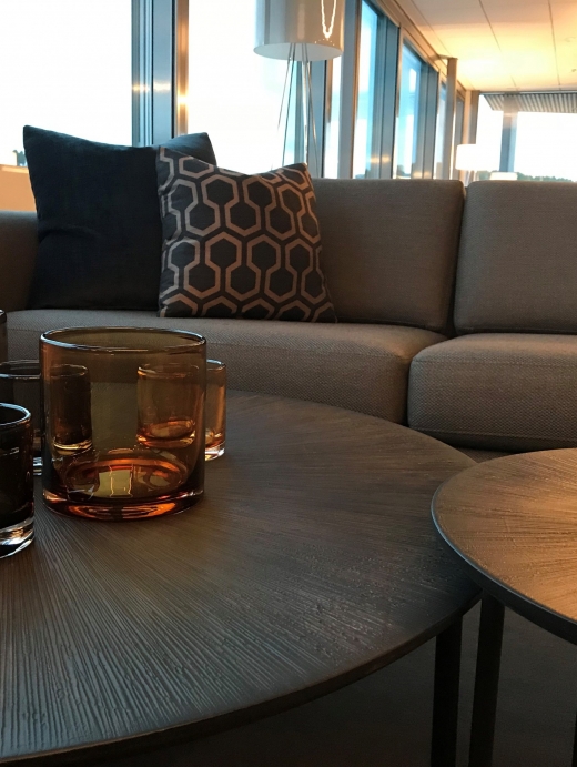 Sm bord til  sette fra seg kaffekoppen p.