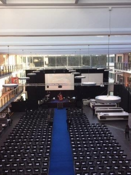 Atriet rigget for konferanse